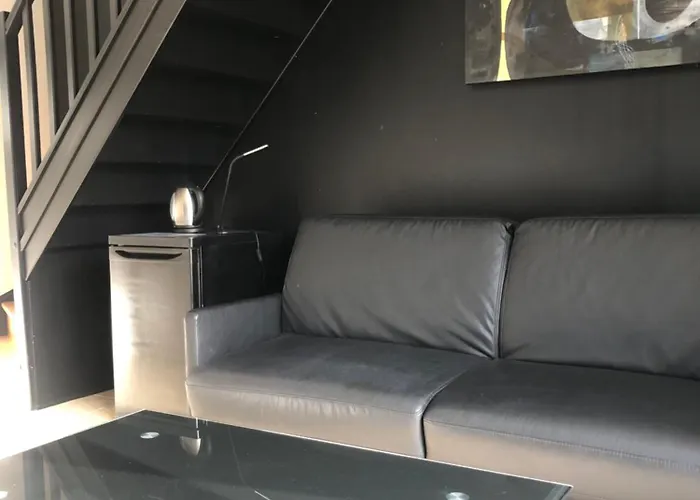 Une Chambre A Neuilly Guest House