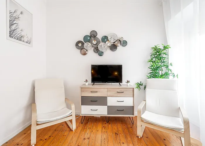 April Square Guesthouse By Lisbon With Sintra