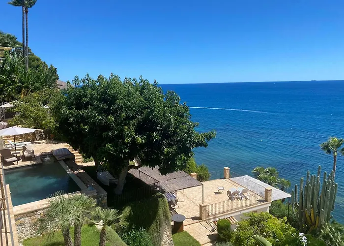El jardin Botánico Villa LUZ Altea