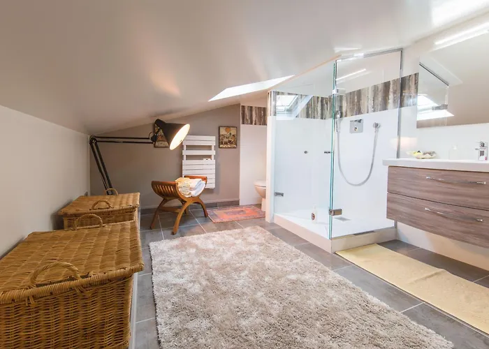 Room In Guest Room - This 10Th Century Home Sits In An Extraordinary Setting In The Center Of Orleans