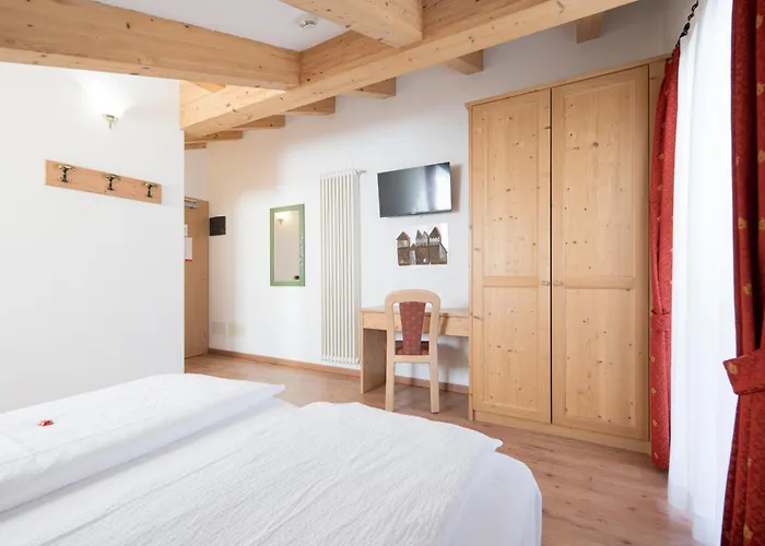 Hotel Zirmes Moena