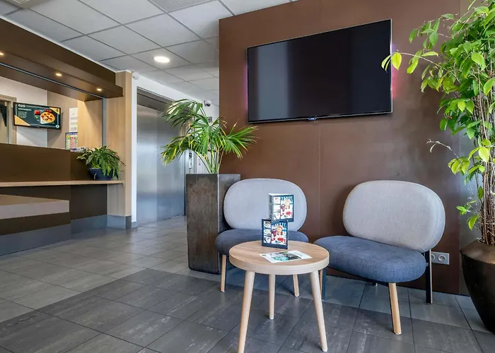 B&B HOTEL Niort Marais Poitevin