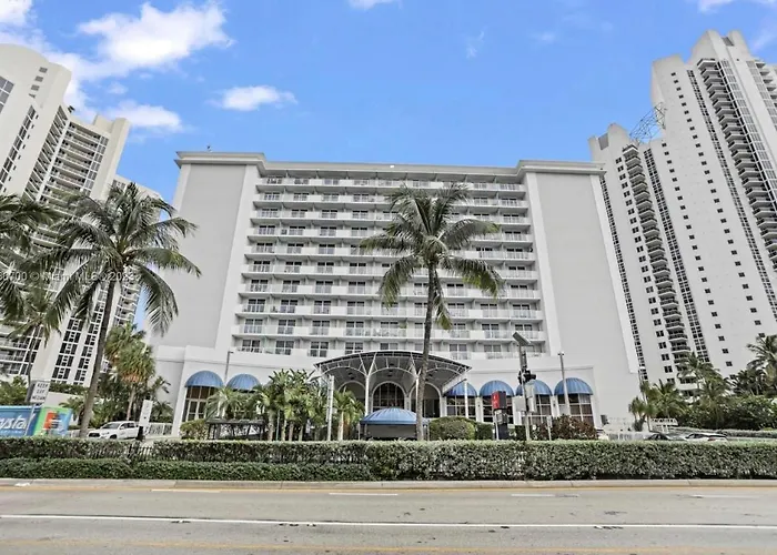 Ramada Plaza By Wyndham Marco Polo Beach Resort Golden Beach