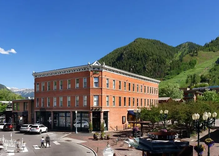 Independence Square 310, Chic, Remodeled Studio W/ Great Location In Aspen, A/C, & Kitchenette