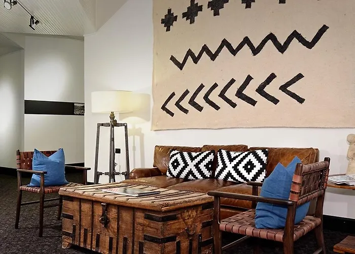 Independence Square 211, Chic Hotel Room With Mountain Views, A/C, & Rooftop Hot Tub