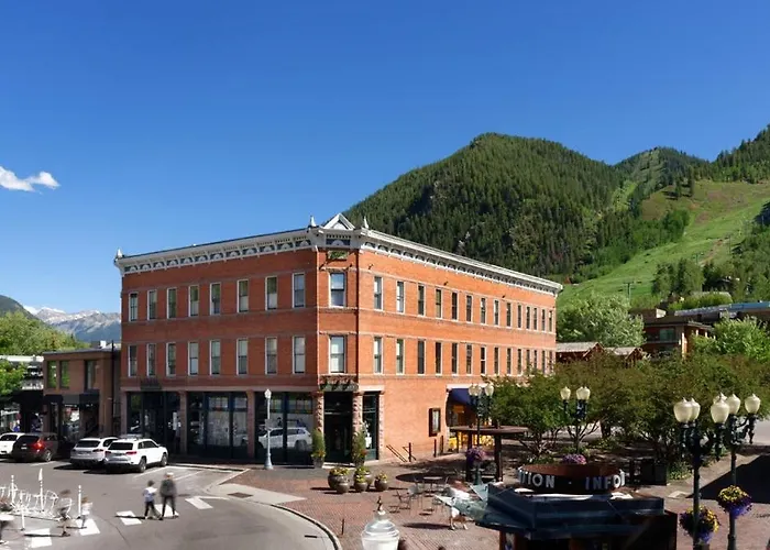 Independence Square 302, Top Floor Stylish Hotel Room With Wet Bar, A/C, In Downtown Aspen