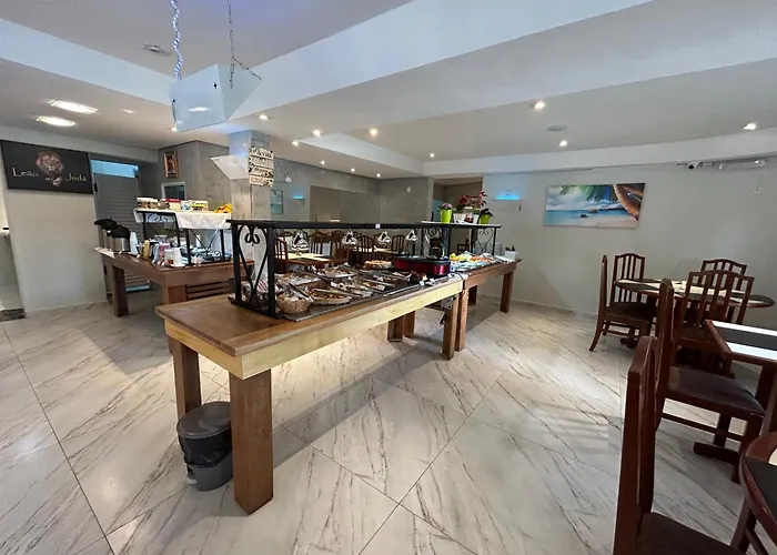 Fabuloso flat 243 Amarílis 2 piscinas climatizadas, SKY 170 canais carregador veiculo elétrico Riviera de São Lourenço, Bertioga Apartamento Duplex inteiro, cozinha equipada completa, serviço de praia, limpeza e trocas diária de toalhas, wi-fi 500mb