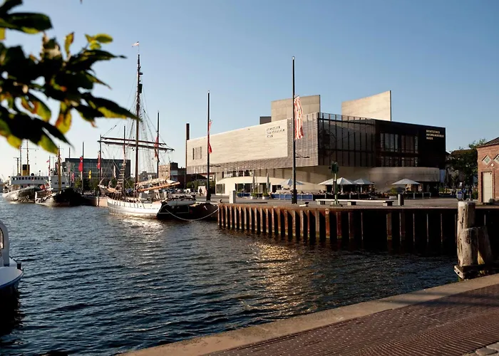ATLANTIC Hotel Sail City Bremerhaven