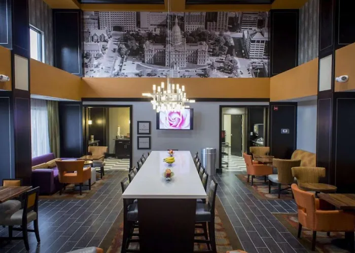 Hampton By Hilton Lansing West