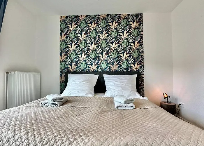 5ZKB großzügiges Ferienhaus Antonia nähe Westkreuz mit 4 Schlafzimmer, Balkon, Terrasse und Parkplatz Oldenburg