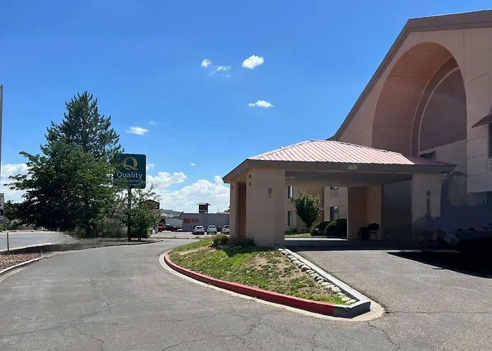 Quality Inn & Suites Farmington