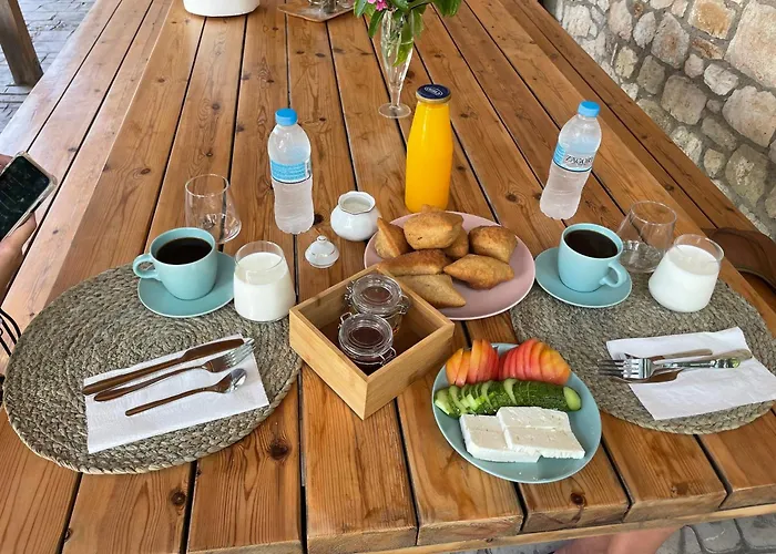 Hotels in Himare