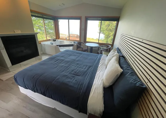 Lake Bluff Inn And Suites South Haven