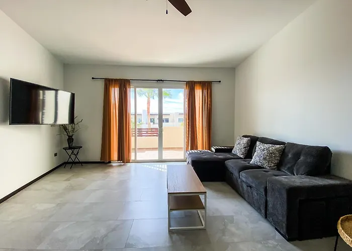 New Built Condo Minutes To Beach!