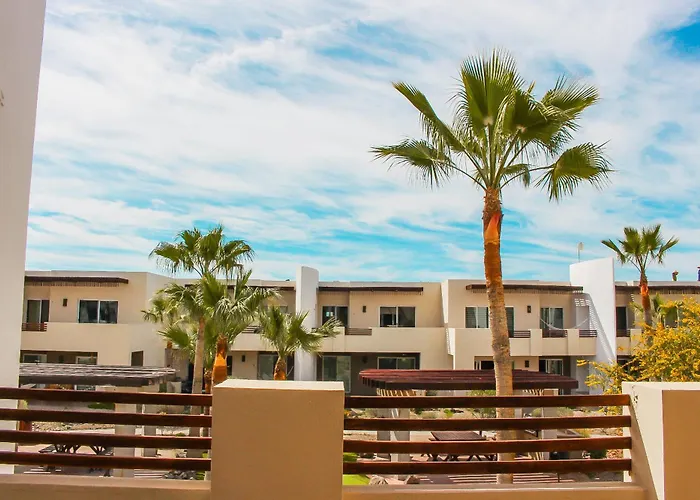 New Built Condo Minutes To Beach!