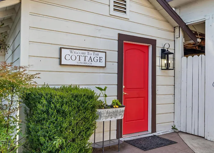 Cinnamon Bear Creekside Inn