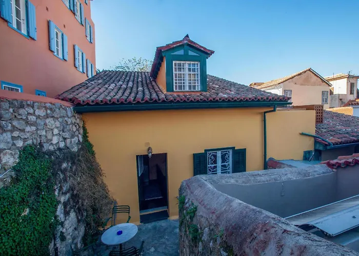 Byron Traditional Hotel
