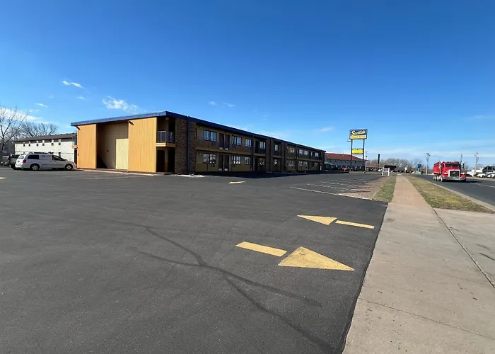 Scottish Inn & Suites - Eau Claire