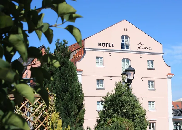Hotel Am Yachthafen Waren 
