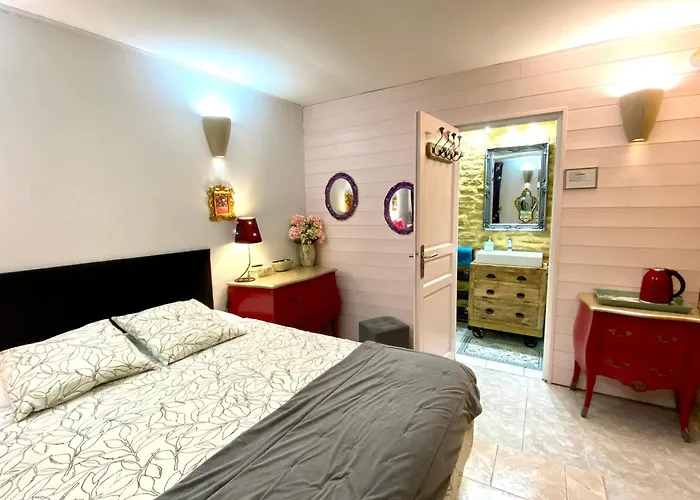 La Clef des Songes - chambres climatisées - Sarlat Centre - Parking gratuit - Piscine, Spa et massages à 400mètres
