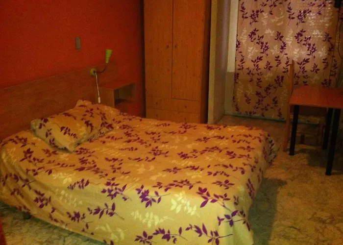 Hostal Neptuno Caces