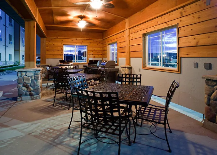 Hawthorn Extended Stay By Wyndham Minot