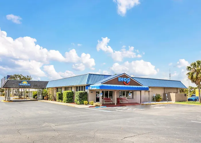 Days Inn By Wyndham Titusville Kennedy Space Center
