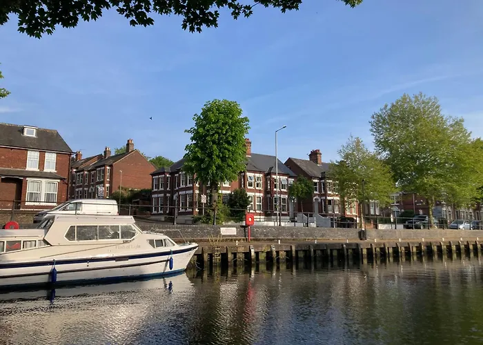 Riverside Hotel