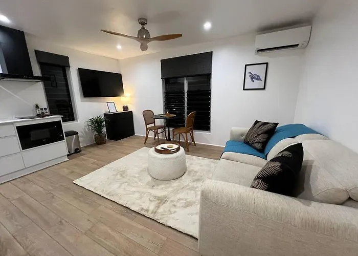 Palm Cove Hotels