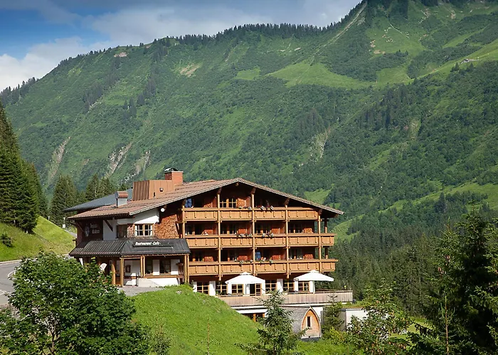 Das alpine Lifestyle Berghotel Madlener