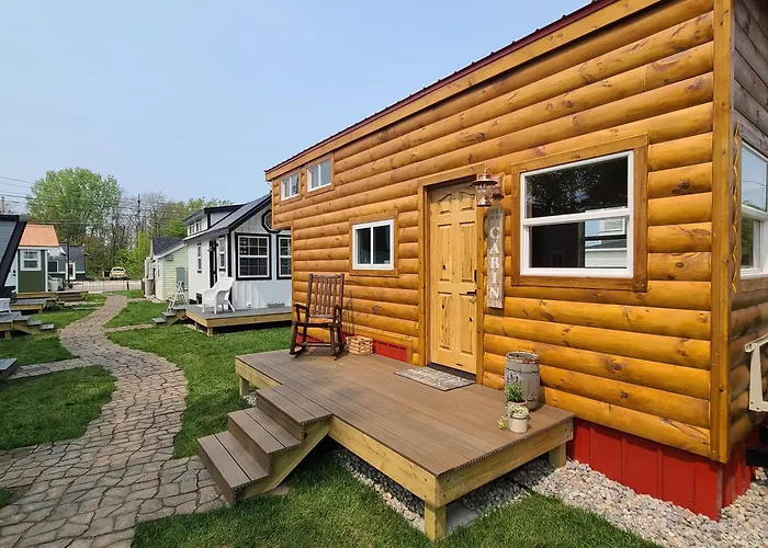 Tiny Digs Lakeshore - Tiny House Lodging Muskegon