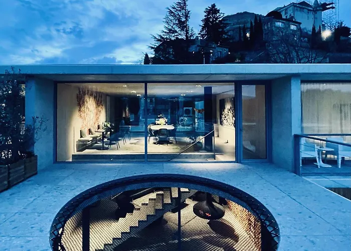 Le Pavillon M, Piscine et Spa au pied du château, Petit-Déjeuner inclus, Parking privé Grignan