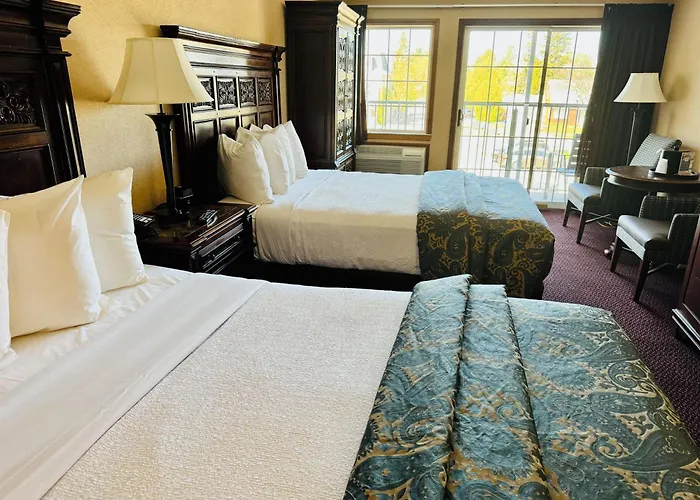 Hamilton Inn Select Beachfront Mackinaw City