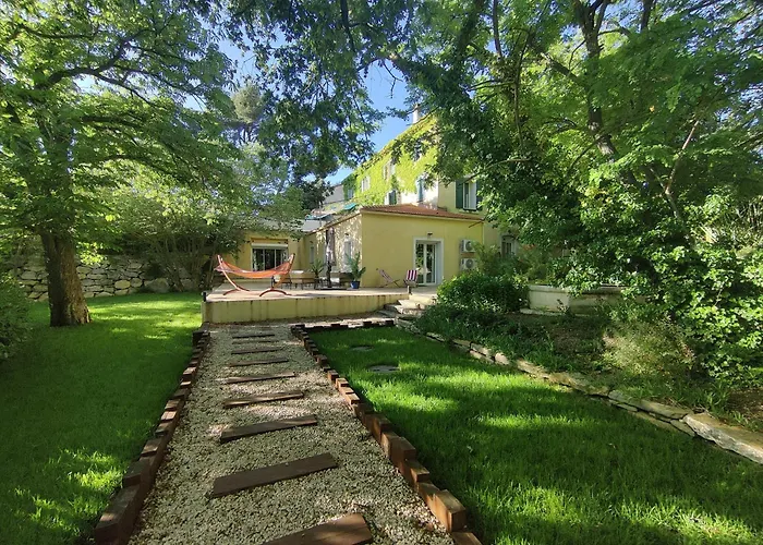 Les chambres du Chateau de Fenestrelle Aubagne