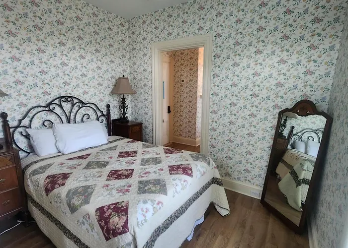 Greystone Manor Bed & Breakfast Bird-in-Hand