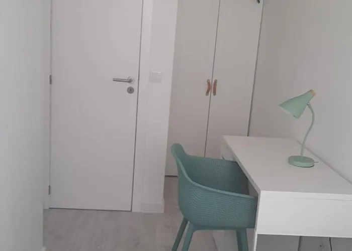 Carcavelos Beach & Nova Sbe Shared Serviced Apartment 3