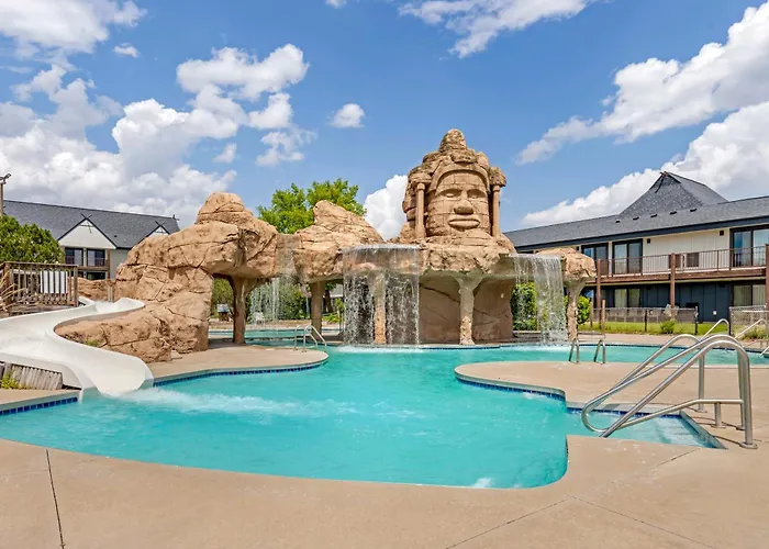 Polynesian Hotel & Suites Wisconsin Dells
