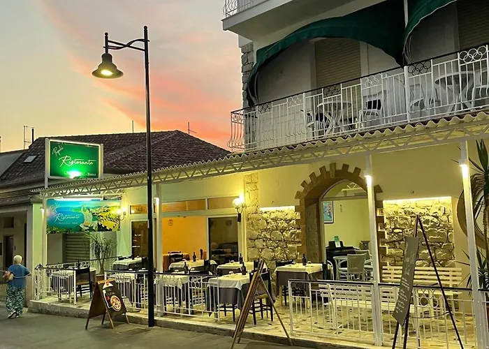 Cinquestelle Albergo del centro storico Palinuro