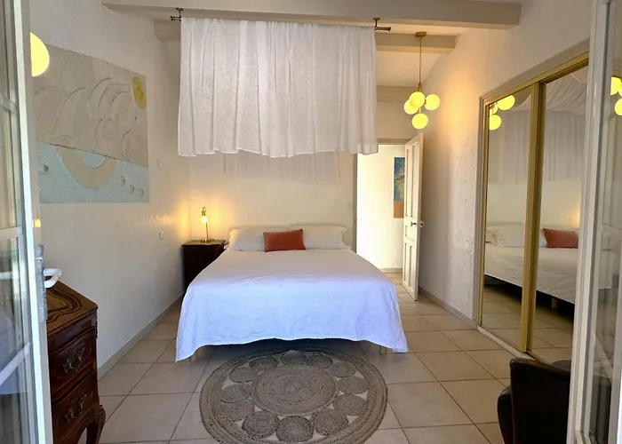Hotel Les Flots Bleus Le Lavandou