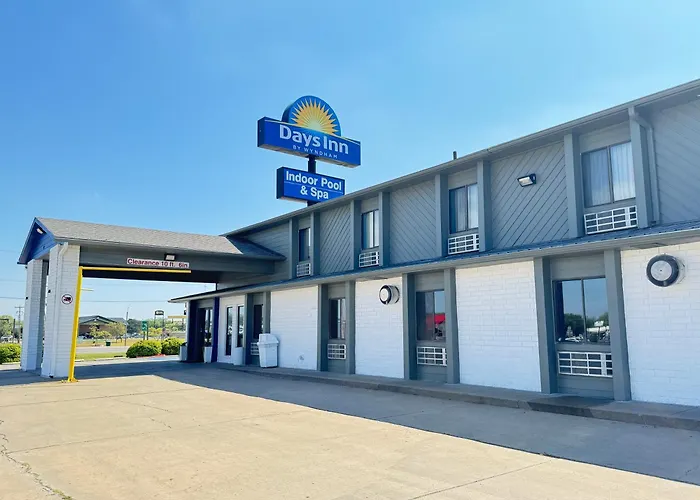 Days Inn By Wyndham Salina I-70