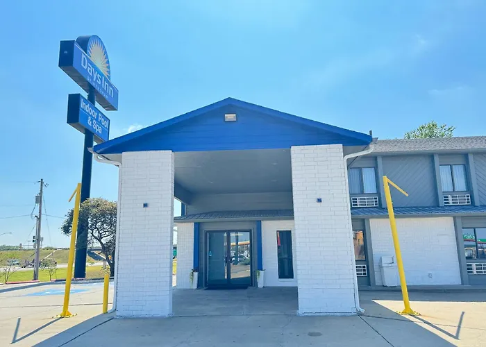 Days Inn By Wyndham Salina I-70