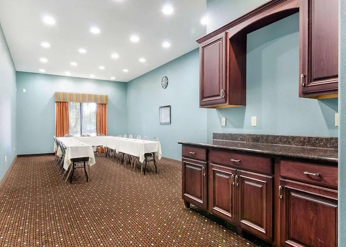 Comfort Suites Topeka Northwest