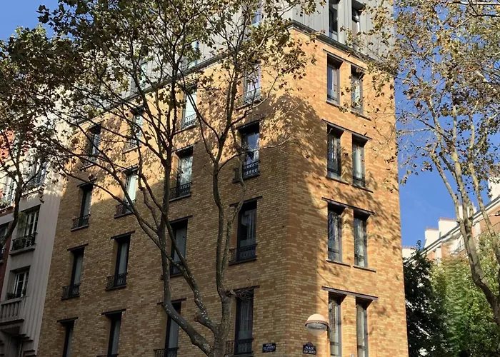 Hotel Sixteen Paris Montrouge