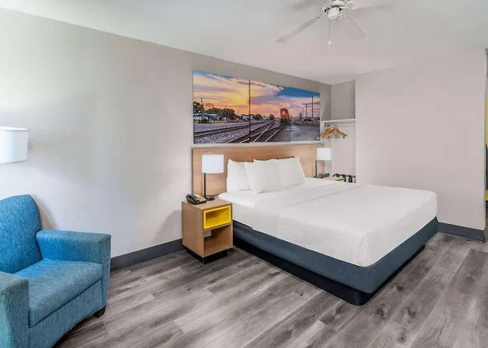 Days Inn By Wyndham Lamar