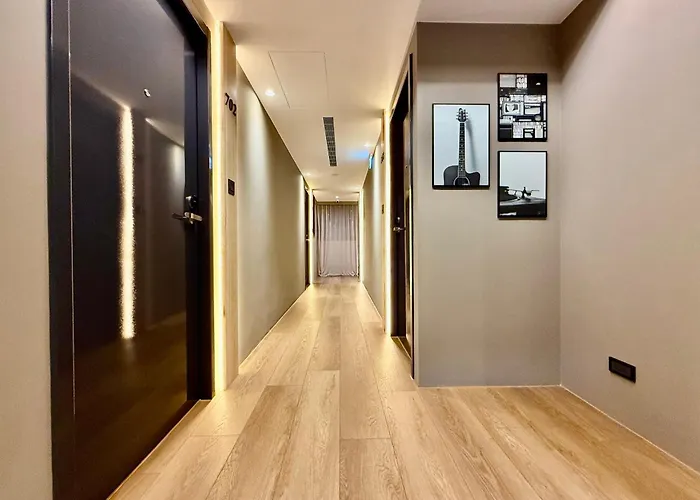 N2 Hotel