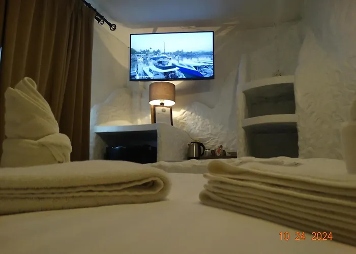 Big Boys' Bed & Burger - Patong Beach