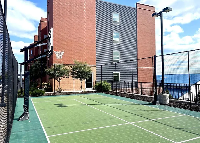 Staybridge Suites Marquette By Ihg