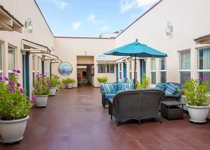 Hotel Mac Rae Avalon