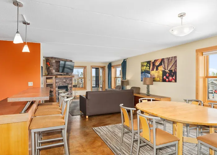 East Bay Suites Grand Marais