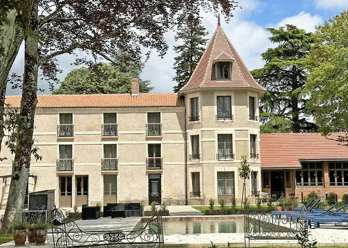 Hôtels à Rochechouart